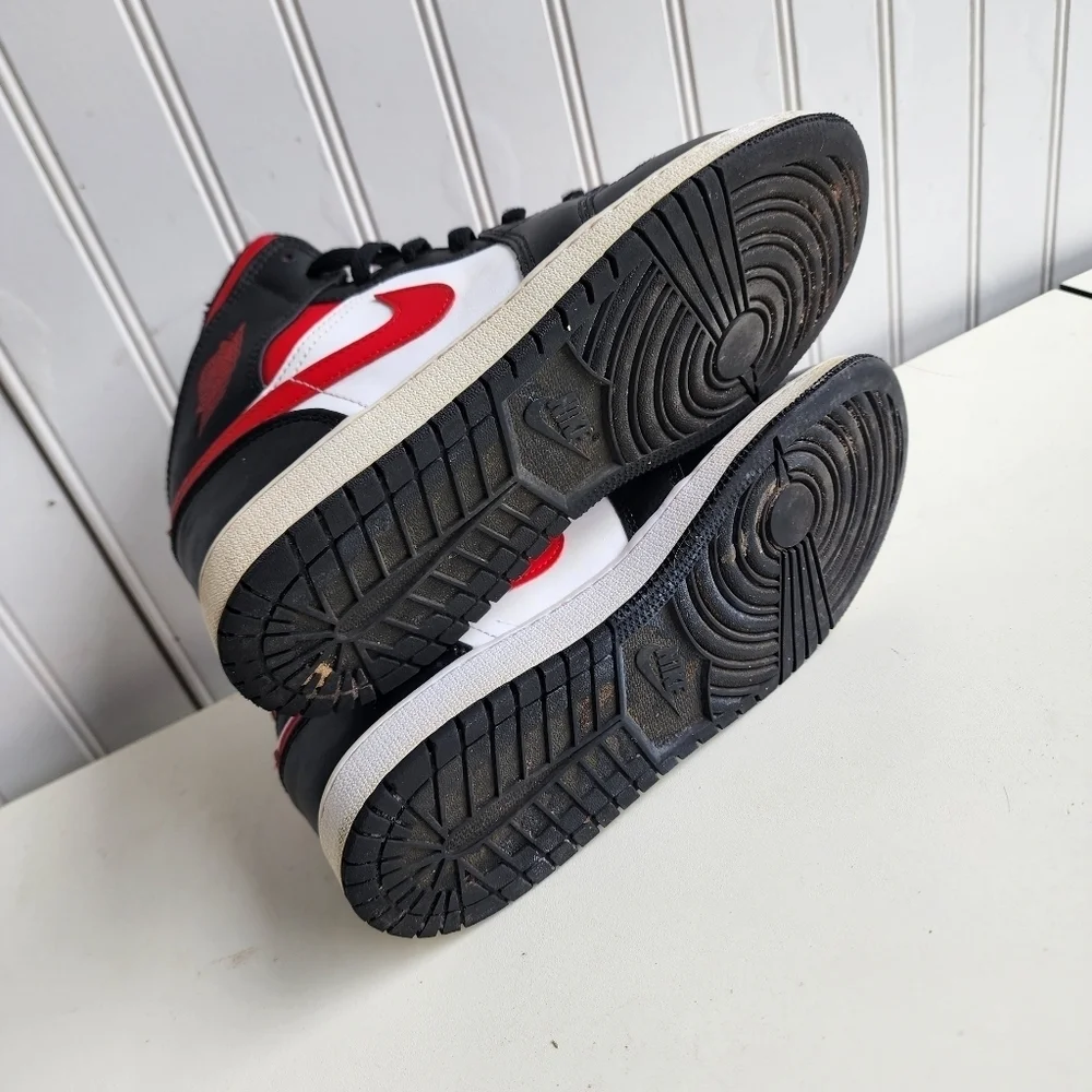 Nike Boys Air Jordan 1 Red 554725-079 Black Basketball Shoes Sneakers Size 6.5Y